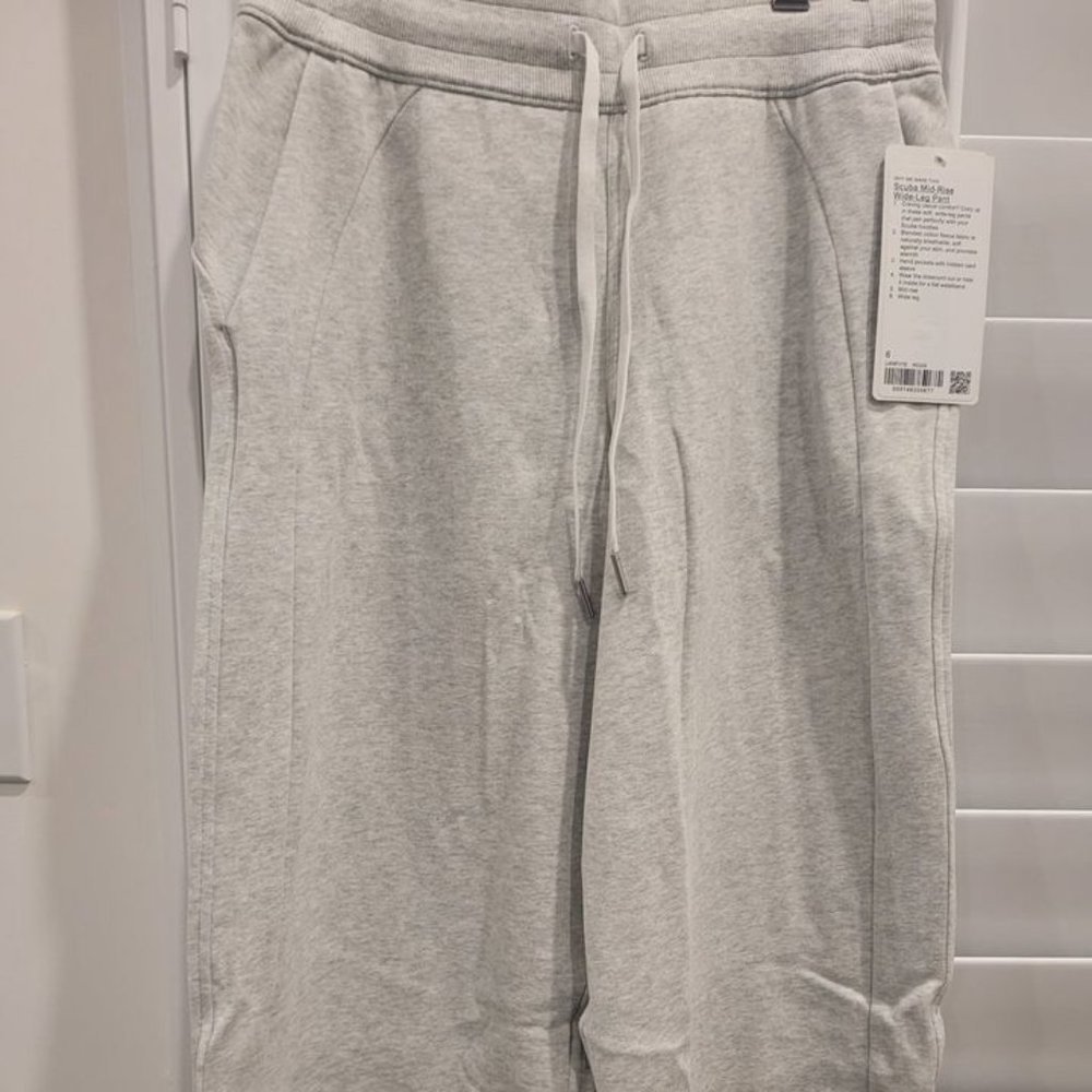 Brand New -  Lululemon Scuba Mid-Rise Wide-Leg Pant NWT